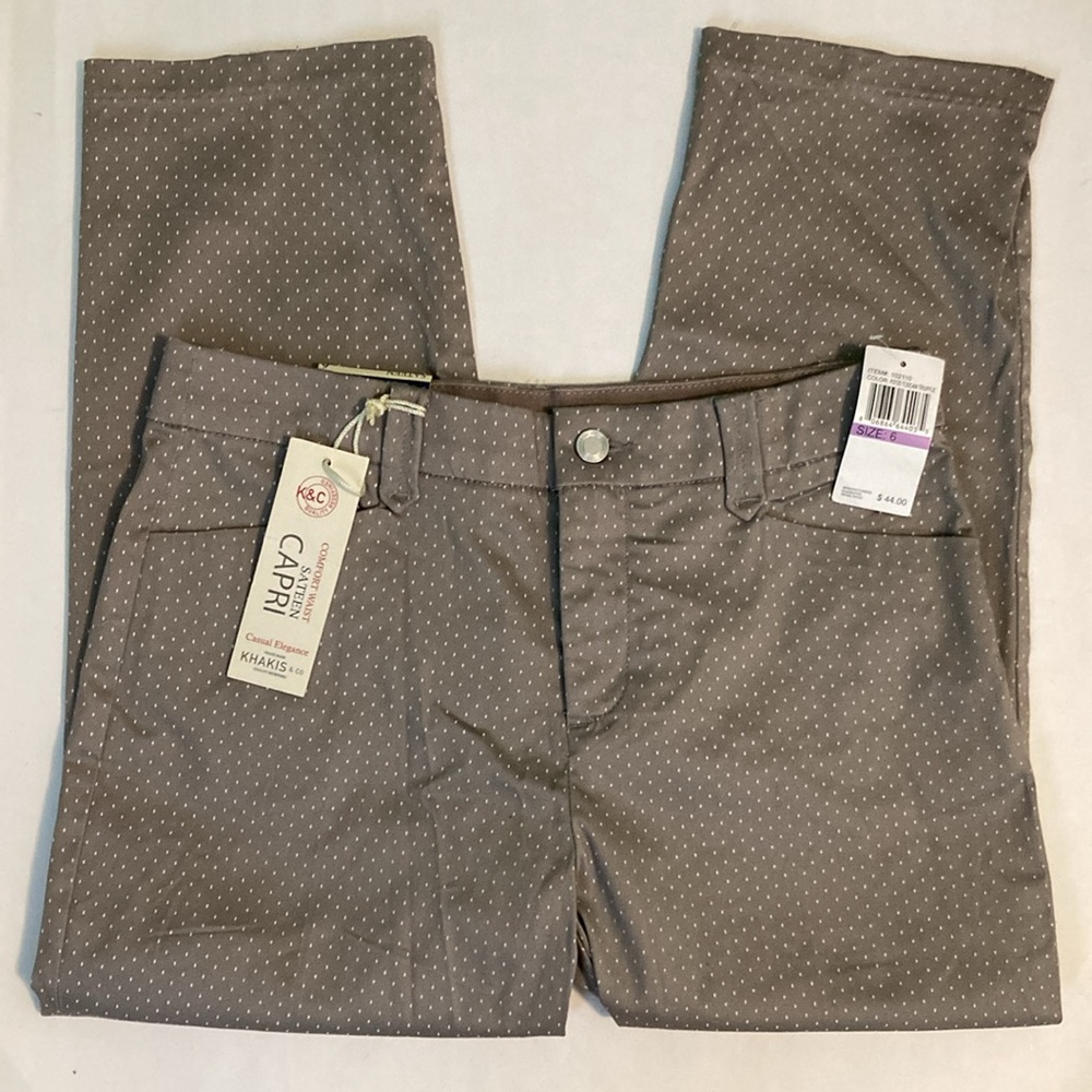 Khakis and Co. NWT Women’s size 6 tan sateen capris